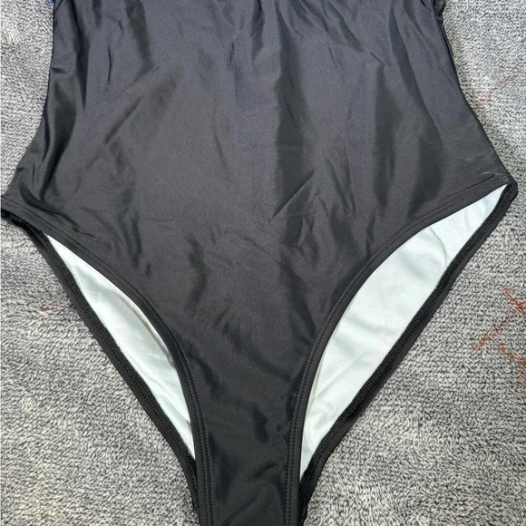 Swimsuit - Picture 6 of 6
